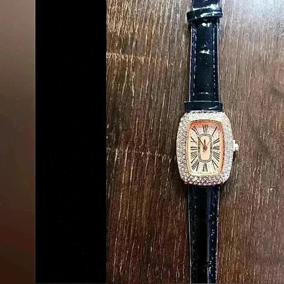 Rhinestone quartz watch - Picture 1 of 5